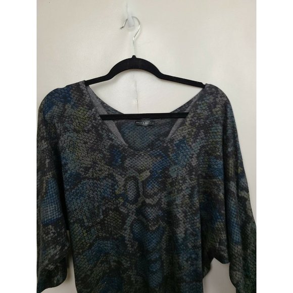 Nally & Millie Gray Blue Snake Print Dolman V-Neck Tunic Top Size Large - Picture 3 of 5